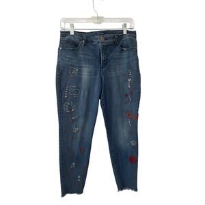 Bandolino Embroidered Lisbeth Curvey Kinny Crop Frayed Hem Denim Jeans